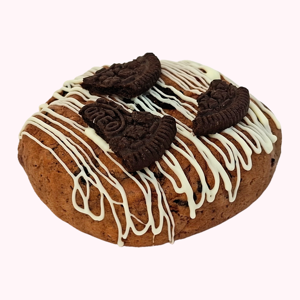 Galleta de vainilla con toppings de Oreo